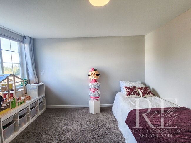 Building Photo - Elegant Silverdale Home with Private Backyard Oasis