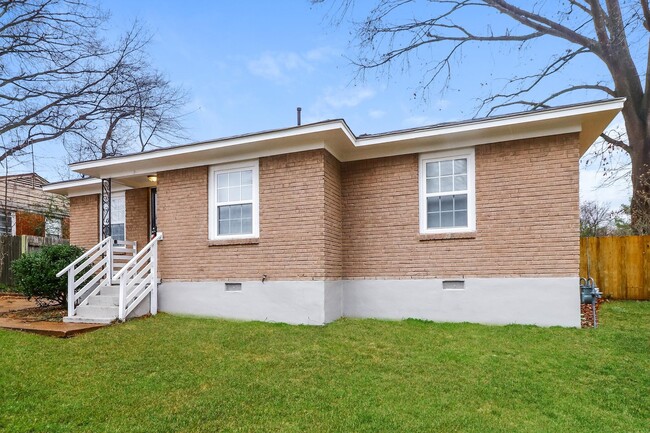 Building Photo - 2184 Cassie Ave