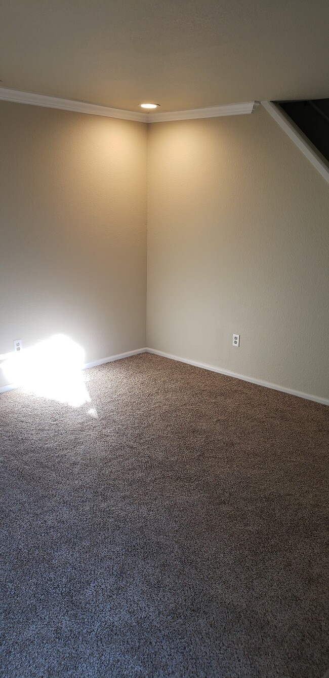 LIVING ROOM - 5512 96th St E
