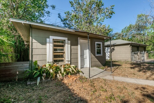 Building Photo - 2-BEDROOM HOME IN MONTICELLO PARK