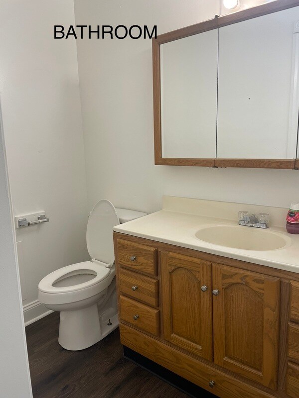 Building Photo - 231 E 13th St