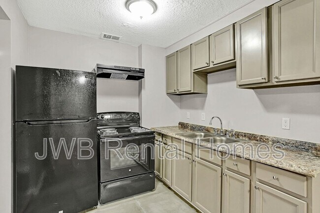 Building Photo - 2032 Whitner St