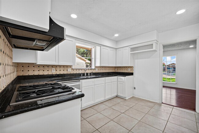 Building Photo - 3910 Chile Dr