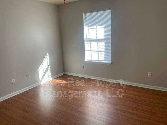 Building Photo - 1441 Hudson St