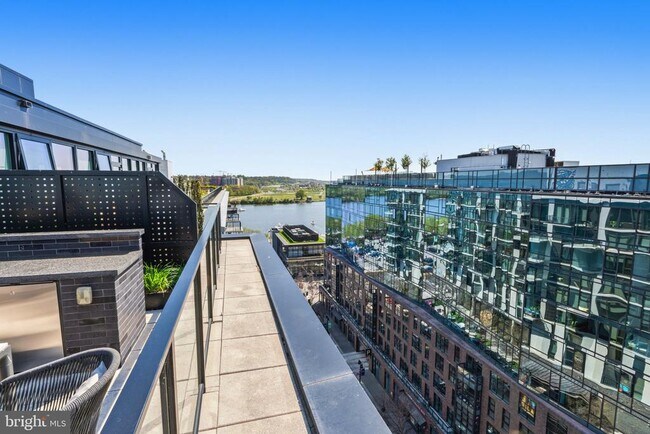 Building Photo - 1300 4th St SE