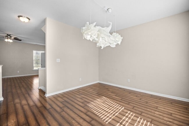 Building Photo - Beautiful Townhome for Rent in Virginia Beach With Free Internet!