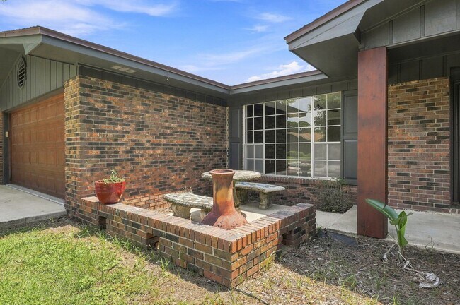 Building Photo - 1510 Royal Palm Dr