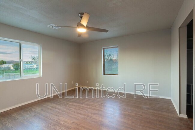 Building Photo - 3281 E Desert Dr
