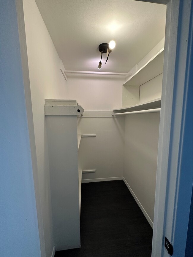 Building Photo - 1906 Binz St