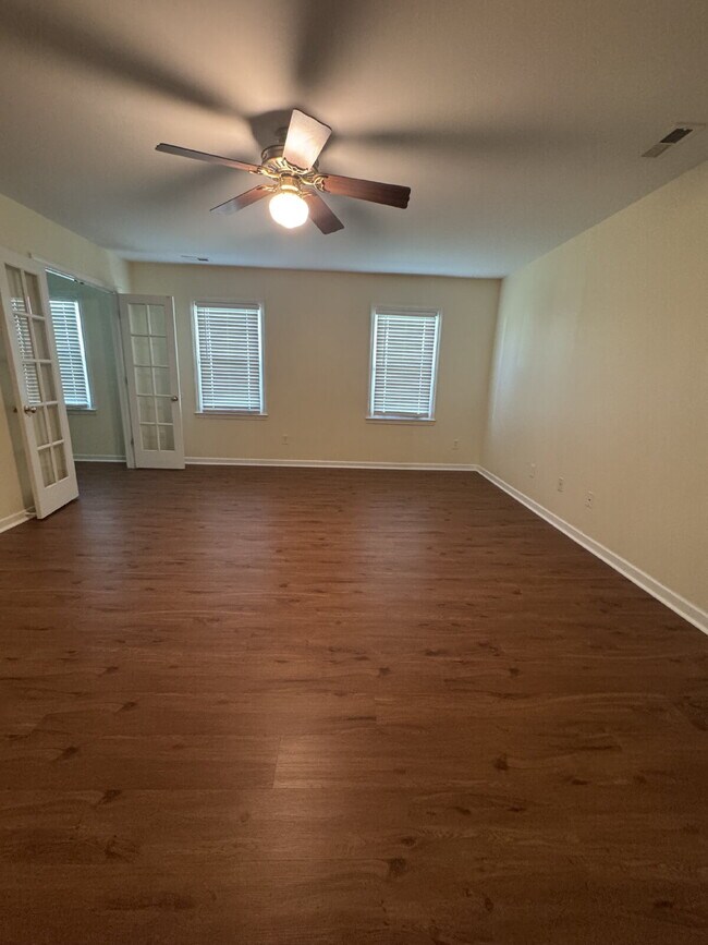 Building Photo - "Charming 3-Bedroom Retreat with Fireplace & Hardwood Floors in Fletcher, NC"