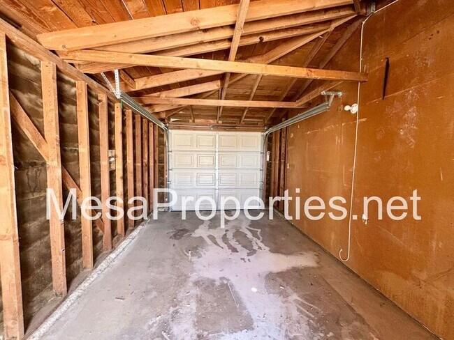 Building Photo - 820 Caliente Dr