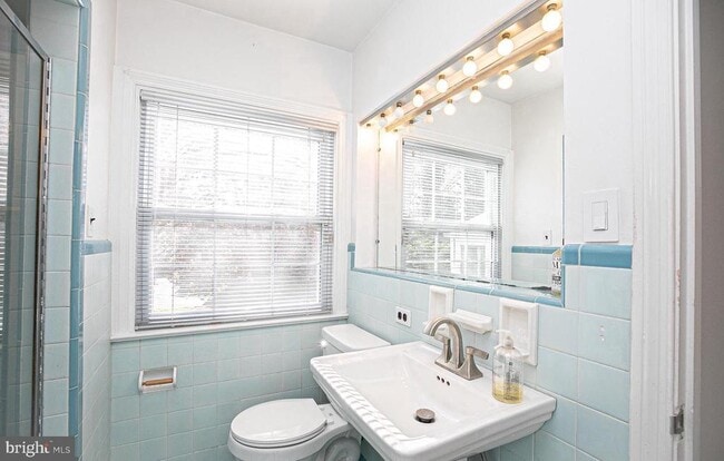 Building Photo - 526 Williams Rd