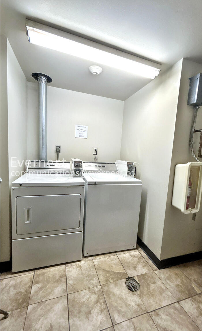 Building Photo - 5316 Pershing Ave