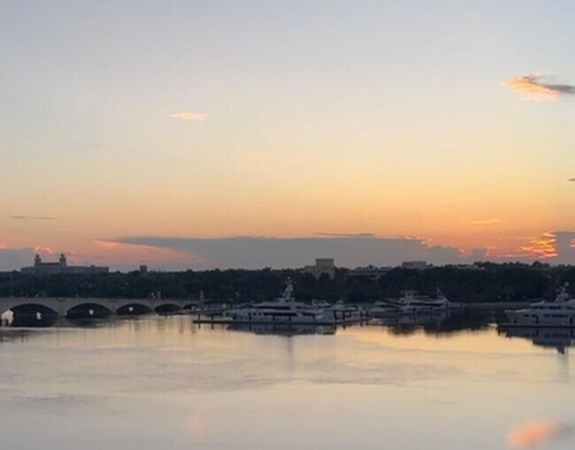 Building Photo - 1200 S Flagler Dr