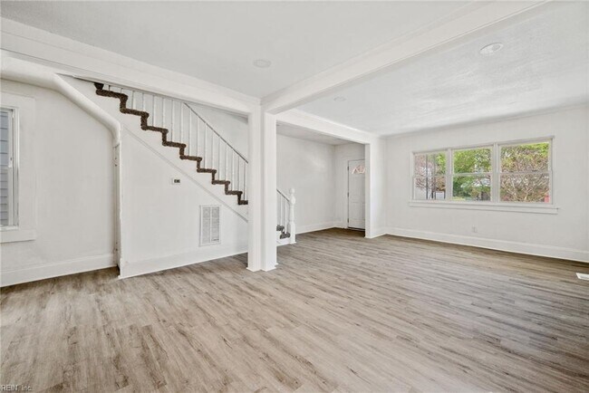 Building Photo - 869 Rugby St