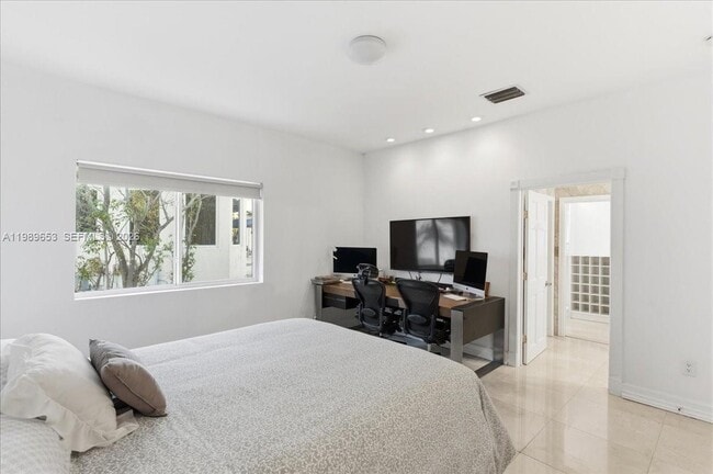 Building Photo - 1249 Biscaya Dr