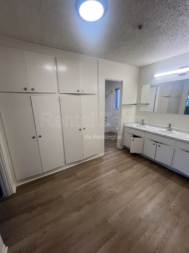 Building Photo - 1420 Southwest Blvd