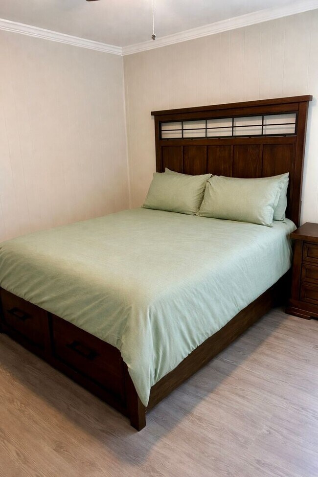 Building Photo - 1903 Azalea Dr