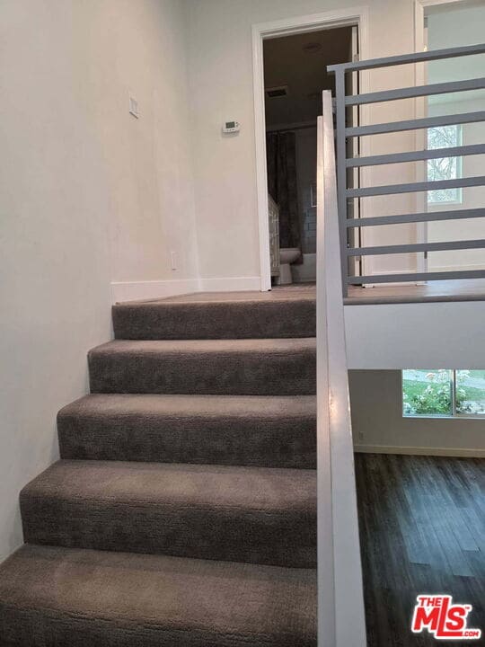 Building Photo - 6653 Glade Ave