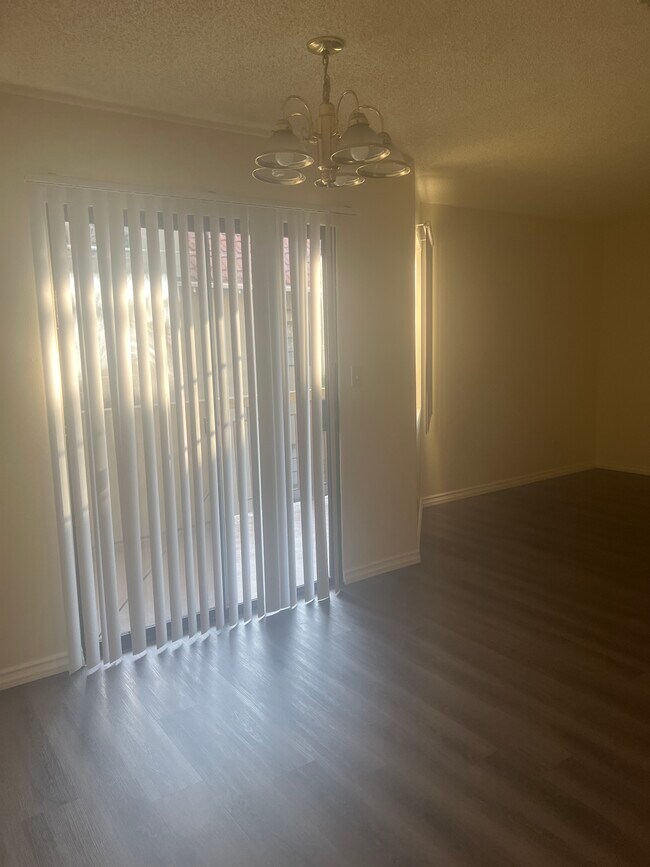 Building Photo - 430 N Chester Ave