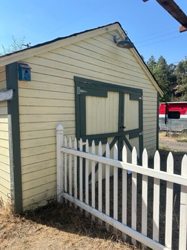 Building Photo - Spokane Bungalow