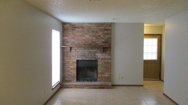 Building Photo - 800 Swan Lake Rd