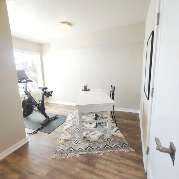 Building Photo - 17215 SW Goldcrest Ln