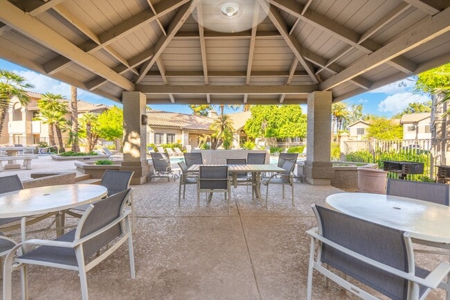 Building Photo - Scottsdale Condo!