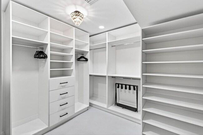 Building Photo - 319 Brentwood Dr