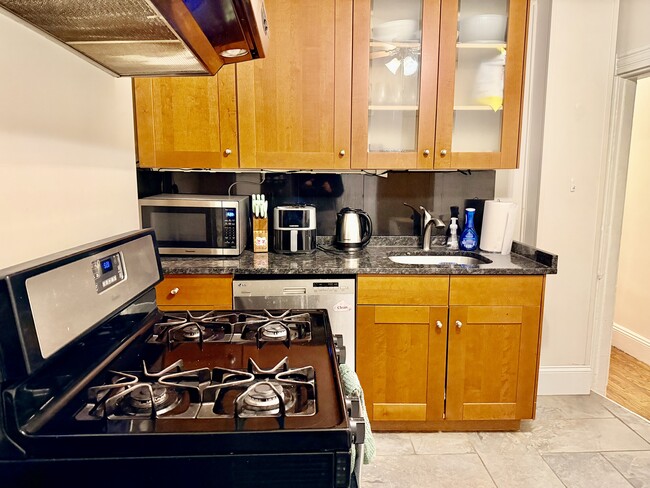 Building Photo - 49 St Germain St