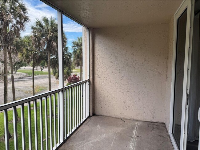 Building Photo - 250 Jacaranda Dr