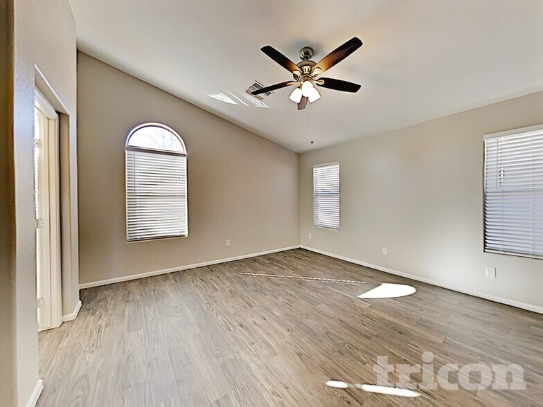 Building Photo - 8126 S Jenna Ln