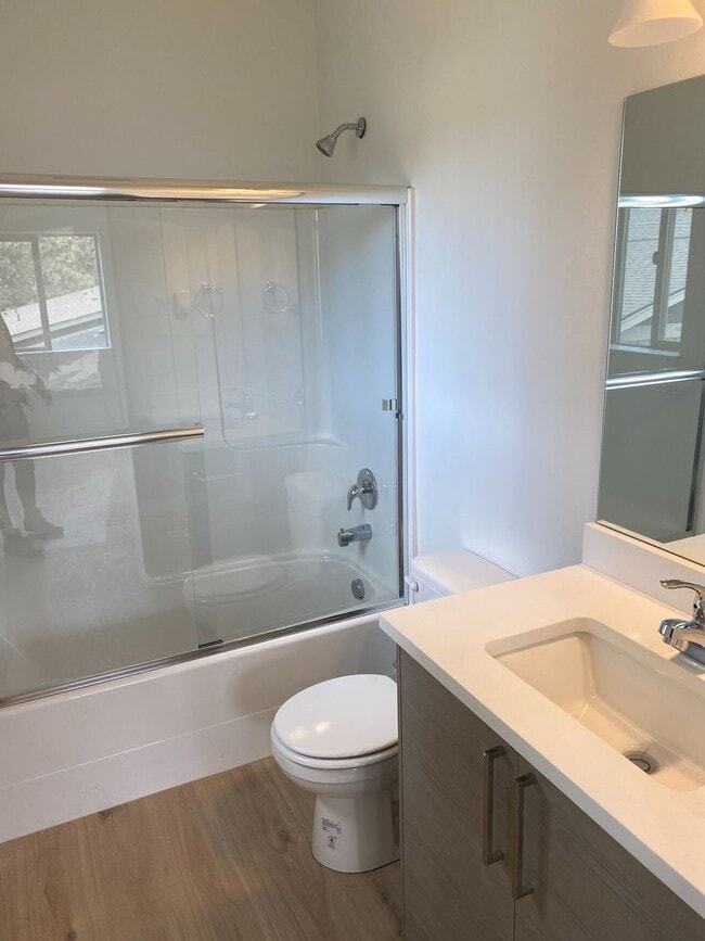 Building Photo - 198 SW Maricopa Dr