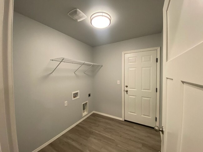 Building Photo - $2,300 - 3 Bed / 2 Bath Beautiful Home with Fully Fenced Yard in Airway Heights