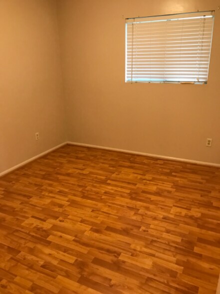 Building Photo - 443 Normandy Rd