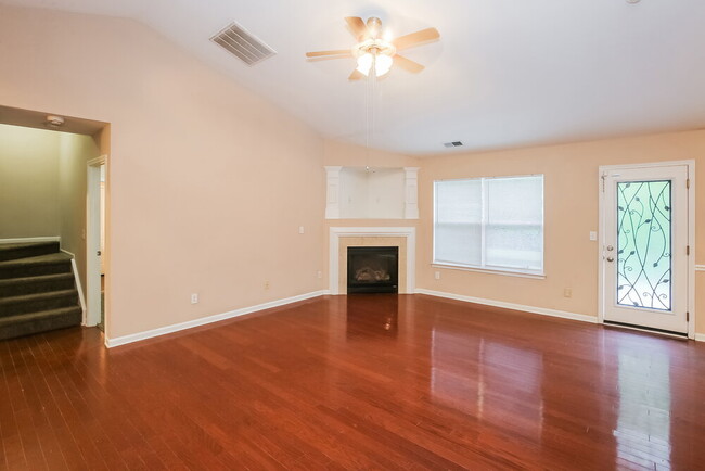 Building Photo - 6825 Goldenwillow Dr