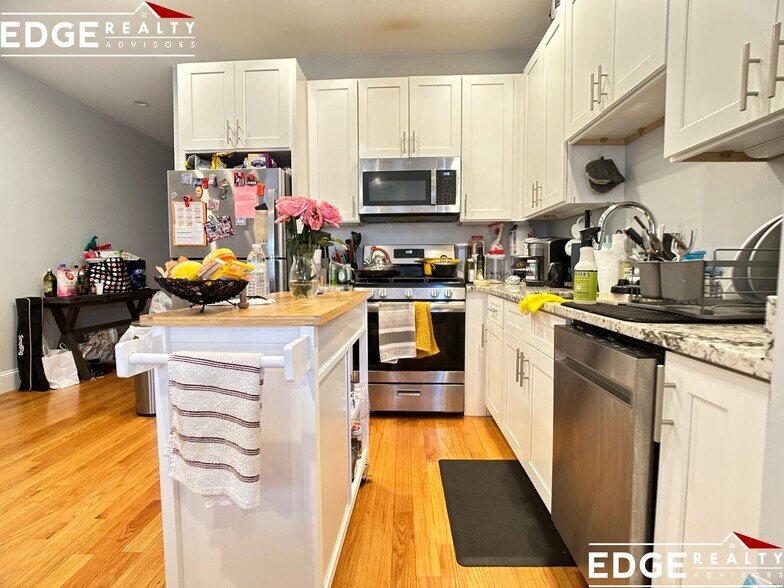 Building Photo - 12 Islington St