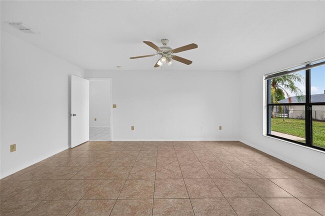 Building Photo - 913 San Rafael Way