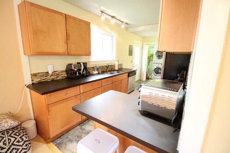 Kitchen (off living room) with small eating area - 1058 Central St SE