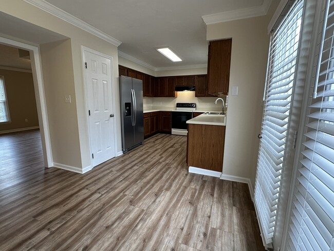 Building Photo - 328 Brookside Ct