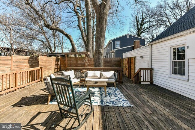 Building Photo - 7308 Poplar Ct