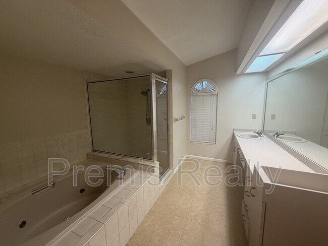 Building Photo - 20 Ridgecroft Ln