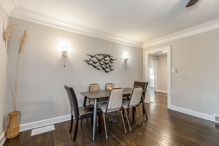 Building Photo - 710 E 86 Terrace