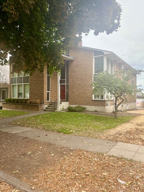 Building Photo - 1418 W Tenth Ave