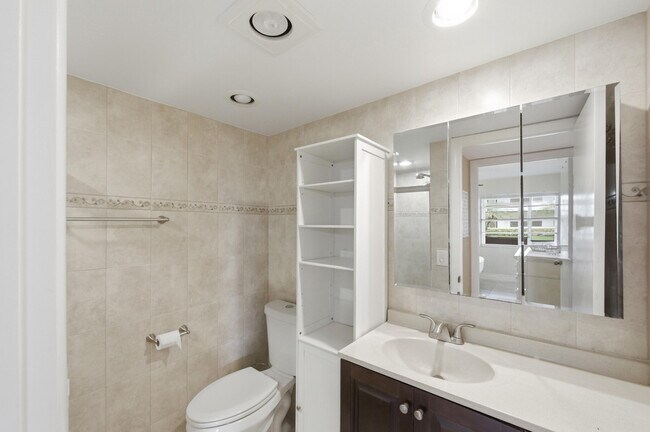 Building Photo - 729 Normandy Trail