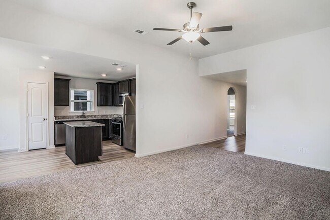 Building Photo - 1460 Sunkiss Dr