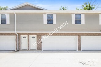 Building Photo - 2555 Redwood Ave
