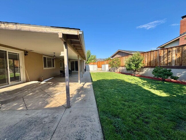 Building Photo - Large Evergreen Home with Solar & Community Pool