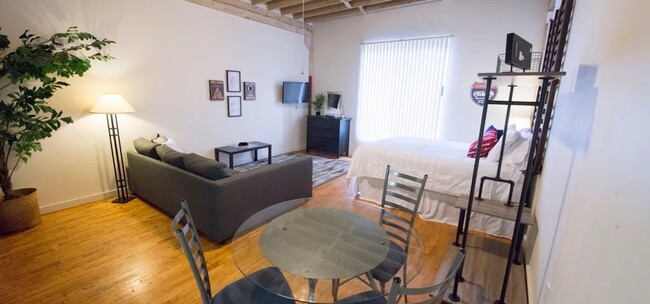Building Photo - River Market Lofts