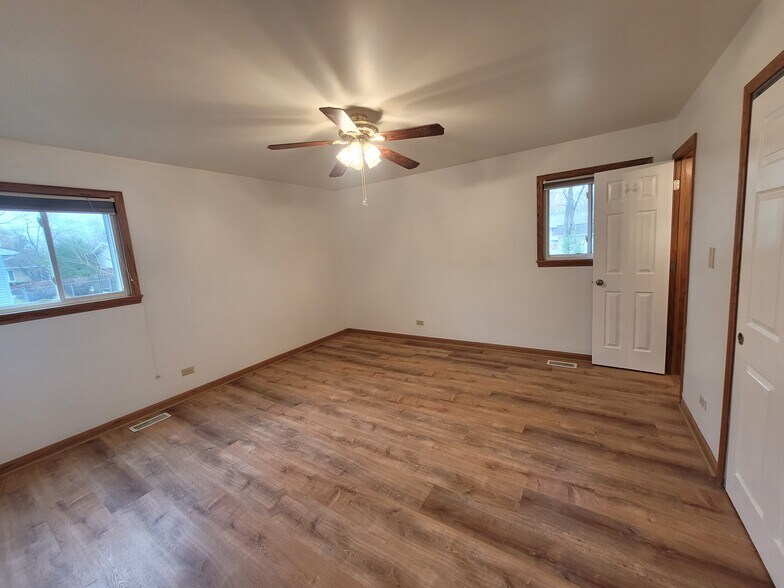 Building Photo - 364 N Everett Dr